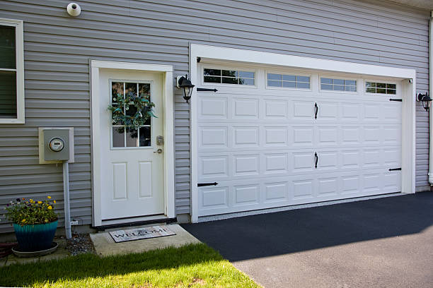 24/7 Emergency Garage Door Panel Replacement experts in Detroit, MI